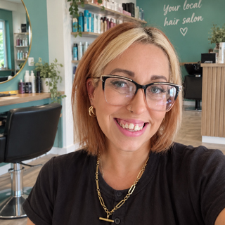 Jasmine - Senior Stylist
